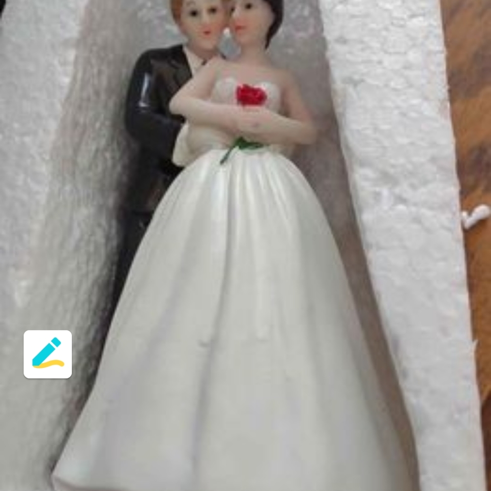 Cake topper